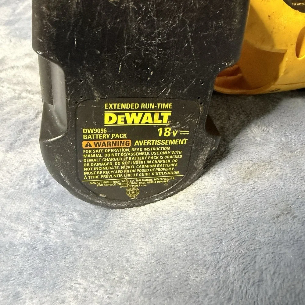 DEWALT DW919 18V Adjustable Neck Flash Light‎ With Battery 18v Xr 	+nicd